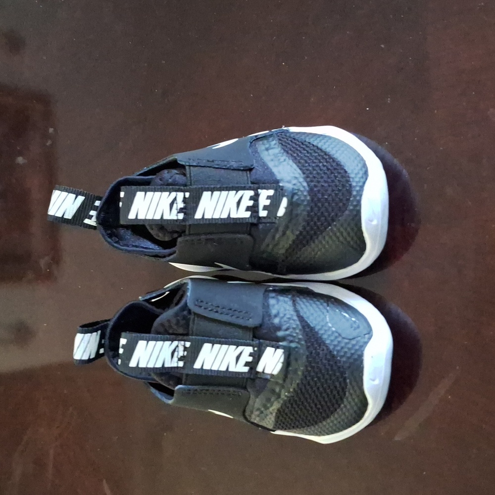 Nike flex runner shoes